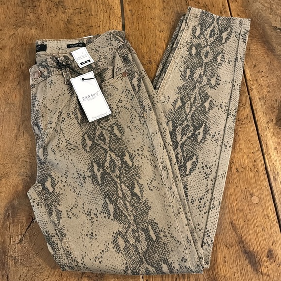 NWT Judy Blue snakeskin print jeans. Size 9/29 skinny fit mid-rise - Picture 4 of 4